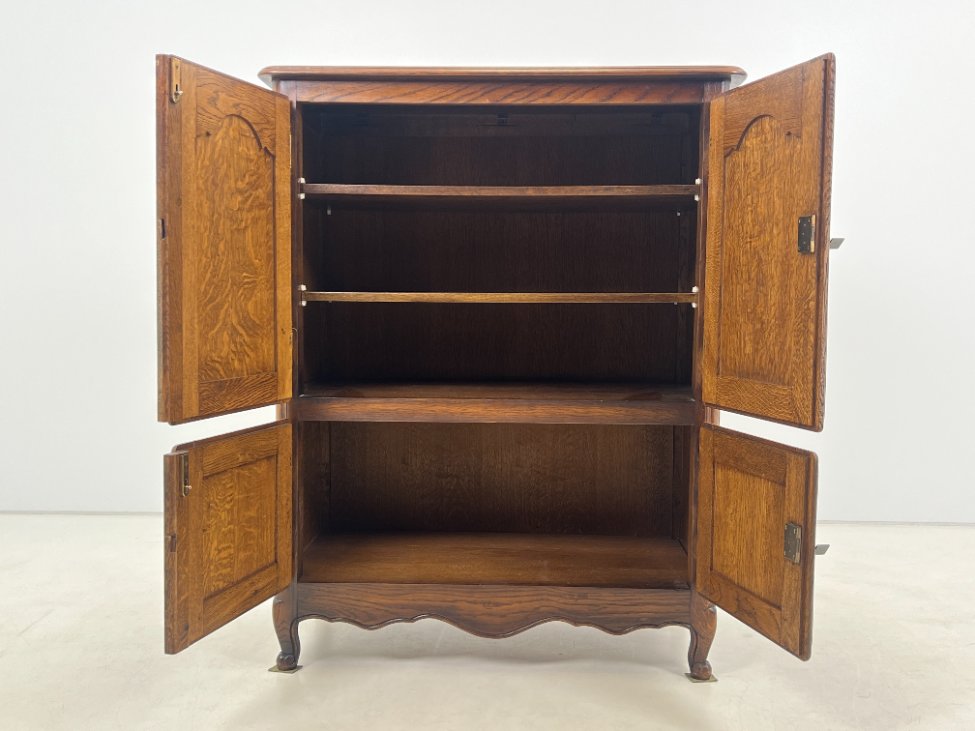 DM0066-komodos-6 Ąžuolo masyvo keturių durų komoda 51x100x126 cm