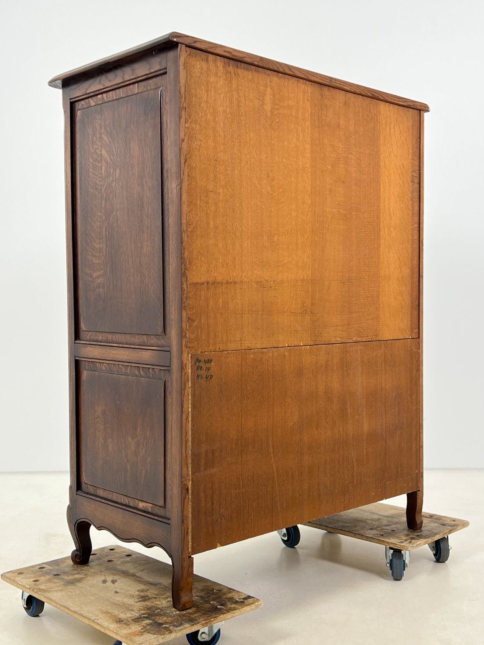 DM0066-komodos-9 Ąžuolo masyvo keturių durų komoda 51x100x126 cm