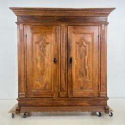 Senovinė ąžuolinė dviejų durų spinta 70x184x186 cm