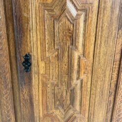 Senovinė ąžuolinė dviejų durų spinta 70x184x186 cm