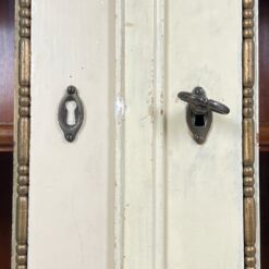 Provanso stiliaus raudonmedžio dviejų durų bufetas 48,5x125x166 cm