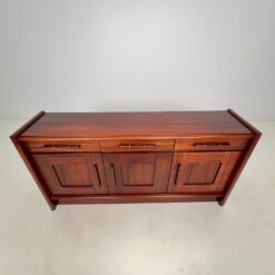 Vintažinė medžio plokštės trijų durų ir trijų stalčių komoda 45x185x93,5 cm