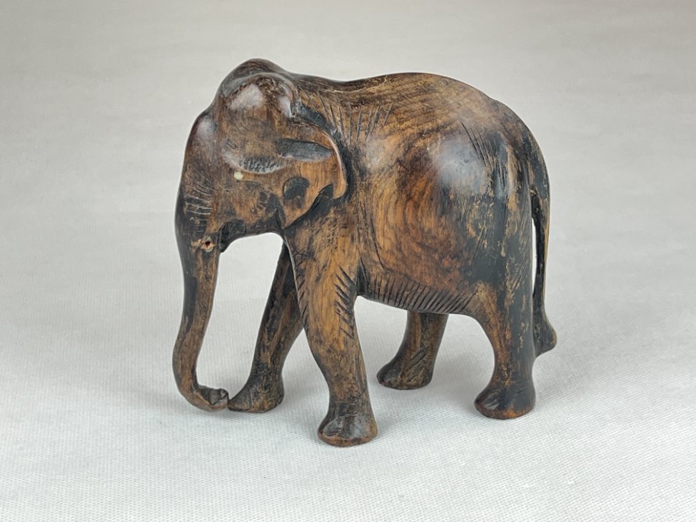 HN0094-kitokios-skulpturos-2 Medinė dramblio statula 6x14x13 cm