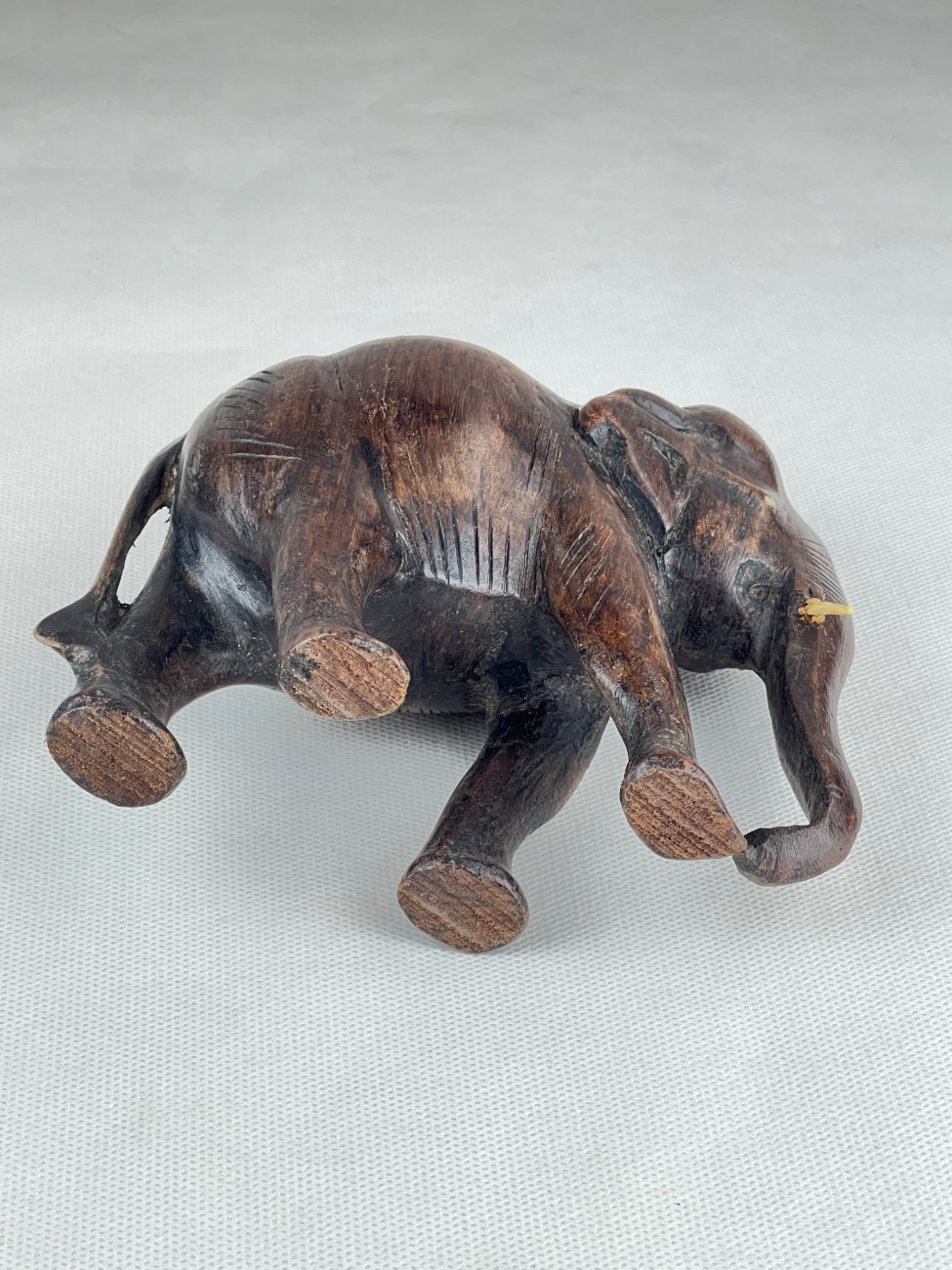 HN0094-kitokios-skulpturos-6 Medinė dramblio statula 6x14x13 cm