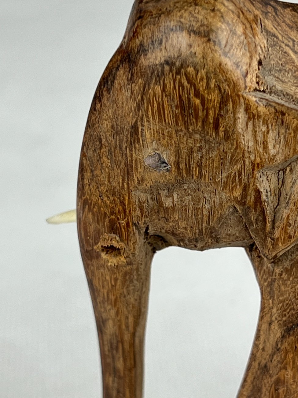 HN0095-kitokios-skulpturos-7 Medinė dramblio statula 5,5×11,5×11 cm