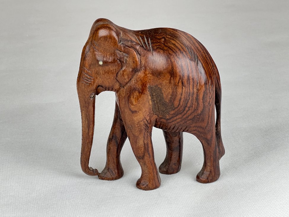 HN0096-kitokios-skulpturos-2 Medinė dramblio statula 5x12x13 cm