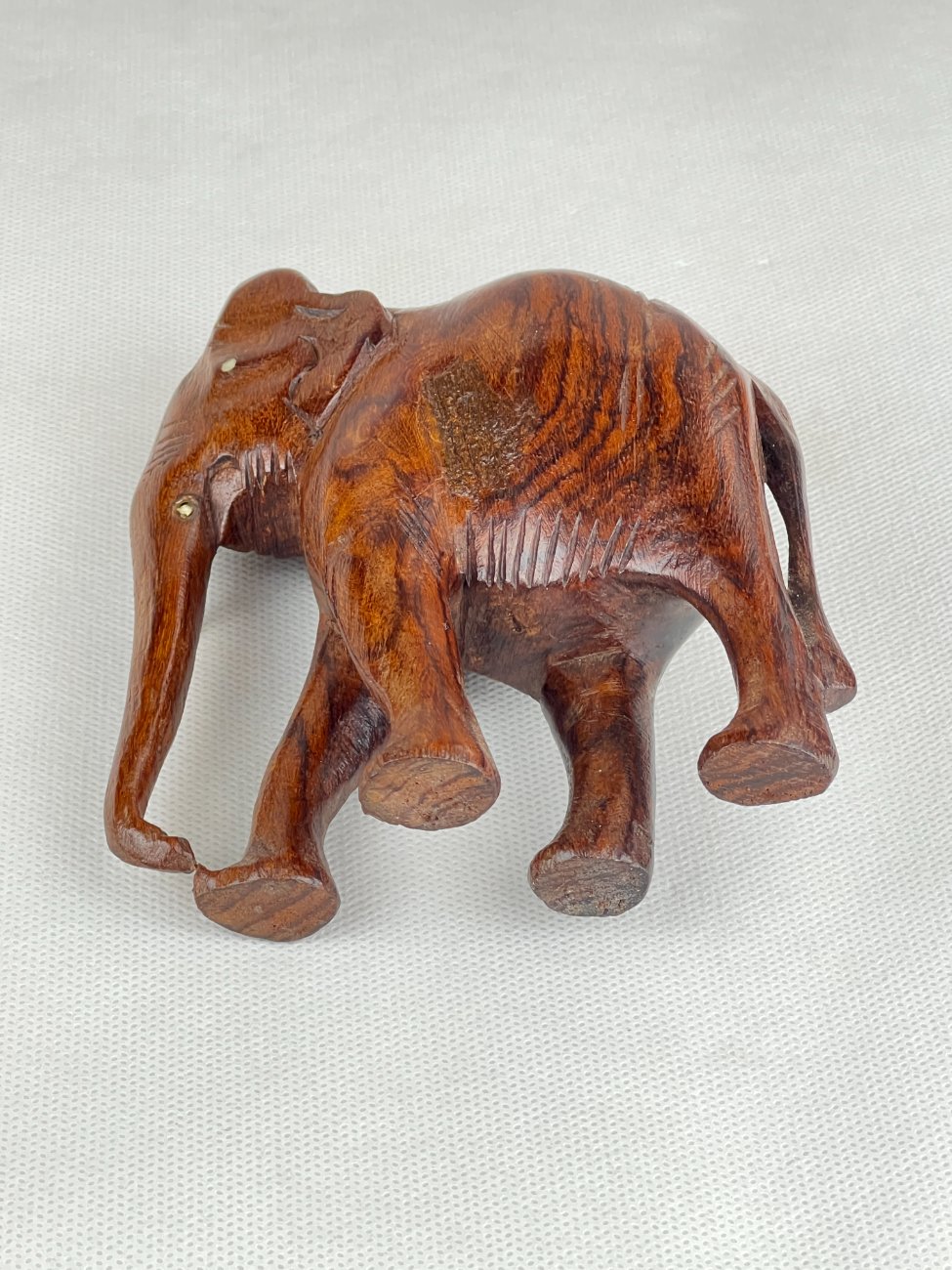 HN0096-kitokios-skulpturos-8 Medinė dramblio statula 5x12x13 cm