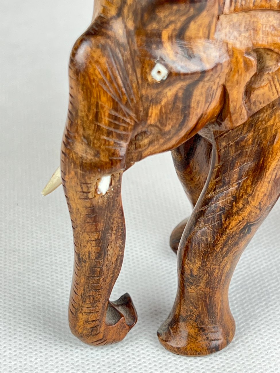 HN0097-kitokios-skulpturos-7 Medinė dramblio statula 7x14x11 cm