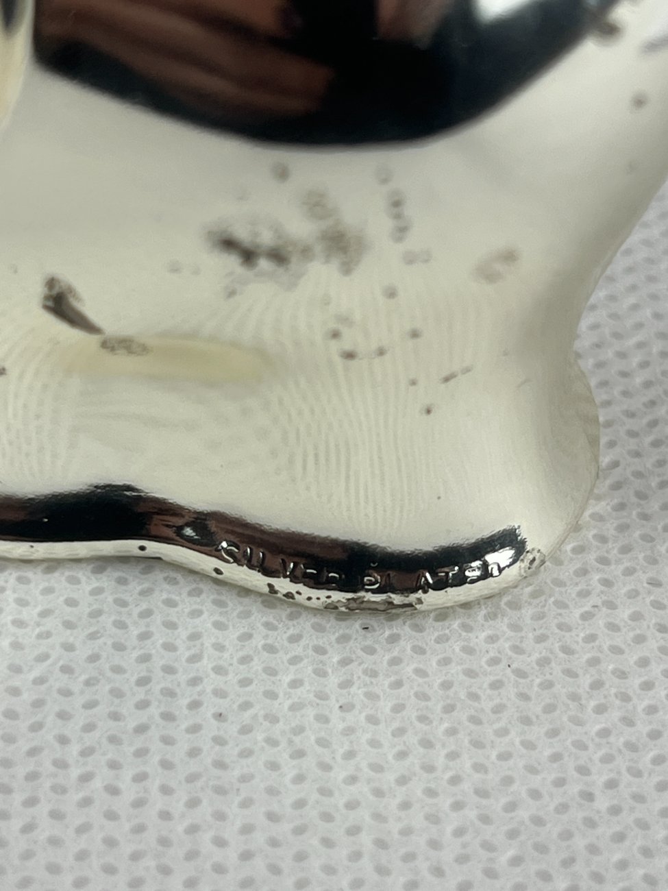 HN0117-kitokios-skulpturos-10 Sidabruoto metalo dramblio statula 2,5x9x5,5 cm