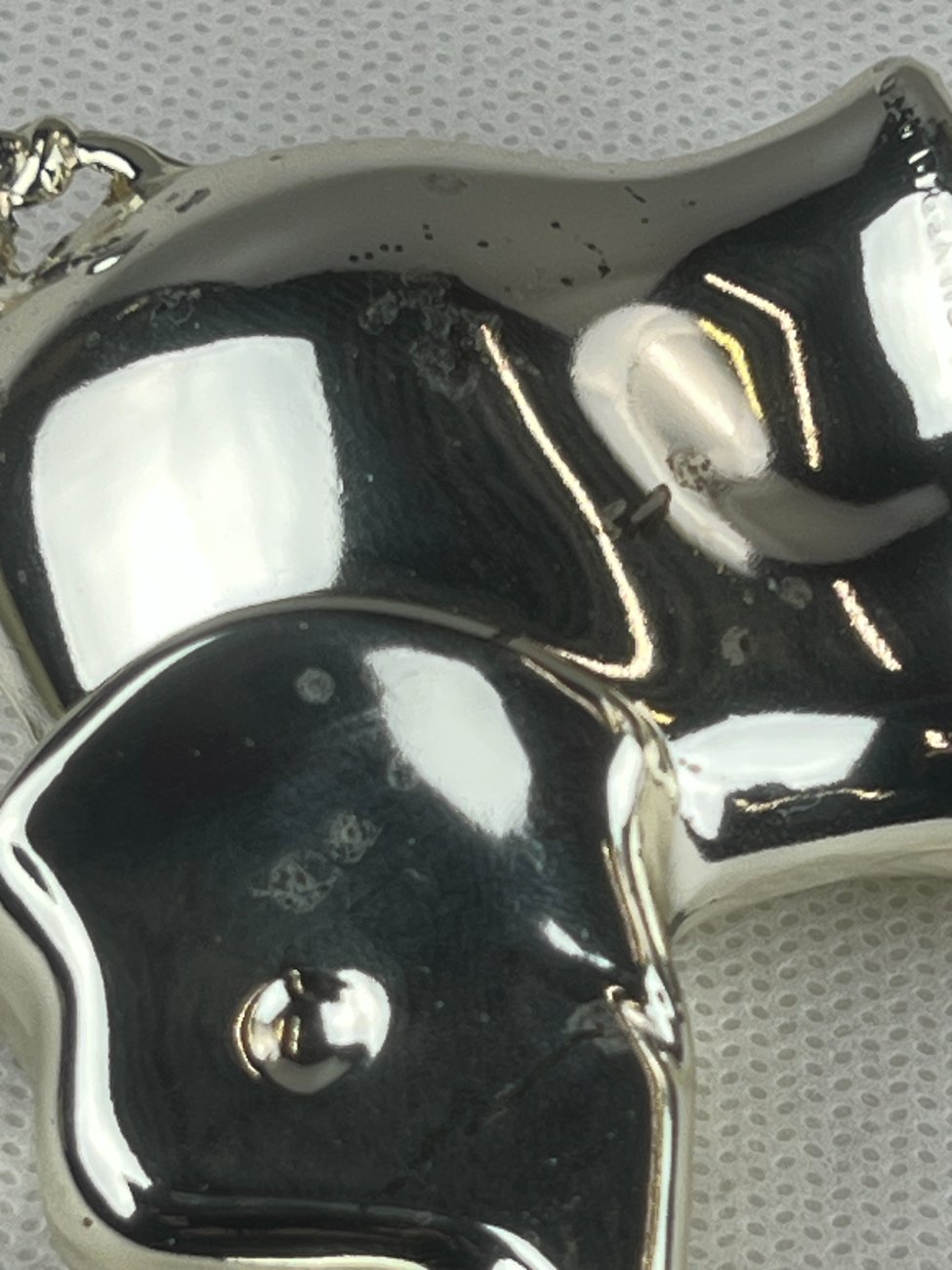 HN0117-kitokios-skulpturos-12 Sidabruoto metalo dramblio statula 2,5x9x5,5 cm