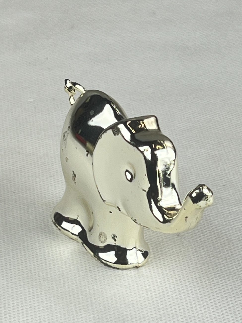 HN0117-kitokios-skulpturos-7 Sidabruoto metalo dramblio statula 2,5x9x5,5 cm