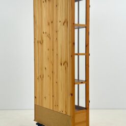 Pušies medžio vitrina 31x88x188 cm