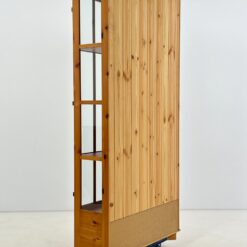 Pušies medžio vitrina 31x88x188 cm