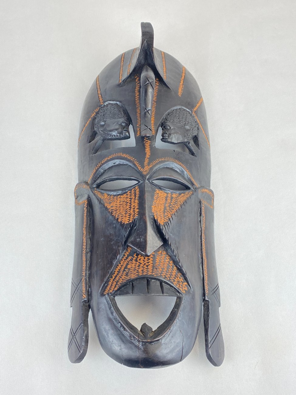 HN0153-interjero-ir-apdailos-detales-1 Medinė afrikietiška kaukė 9×21,5×50 cm