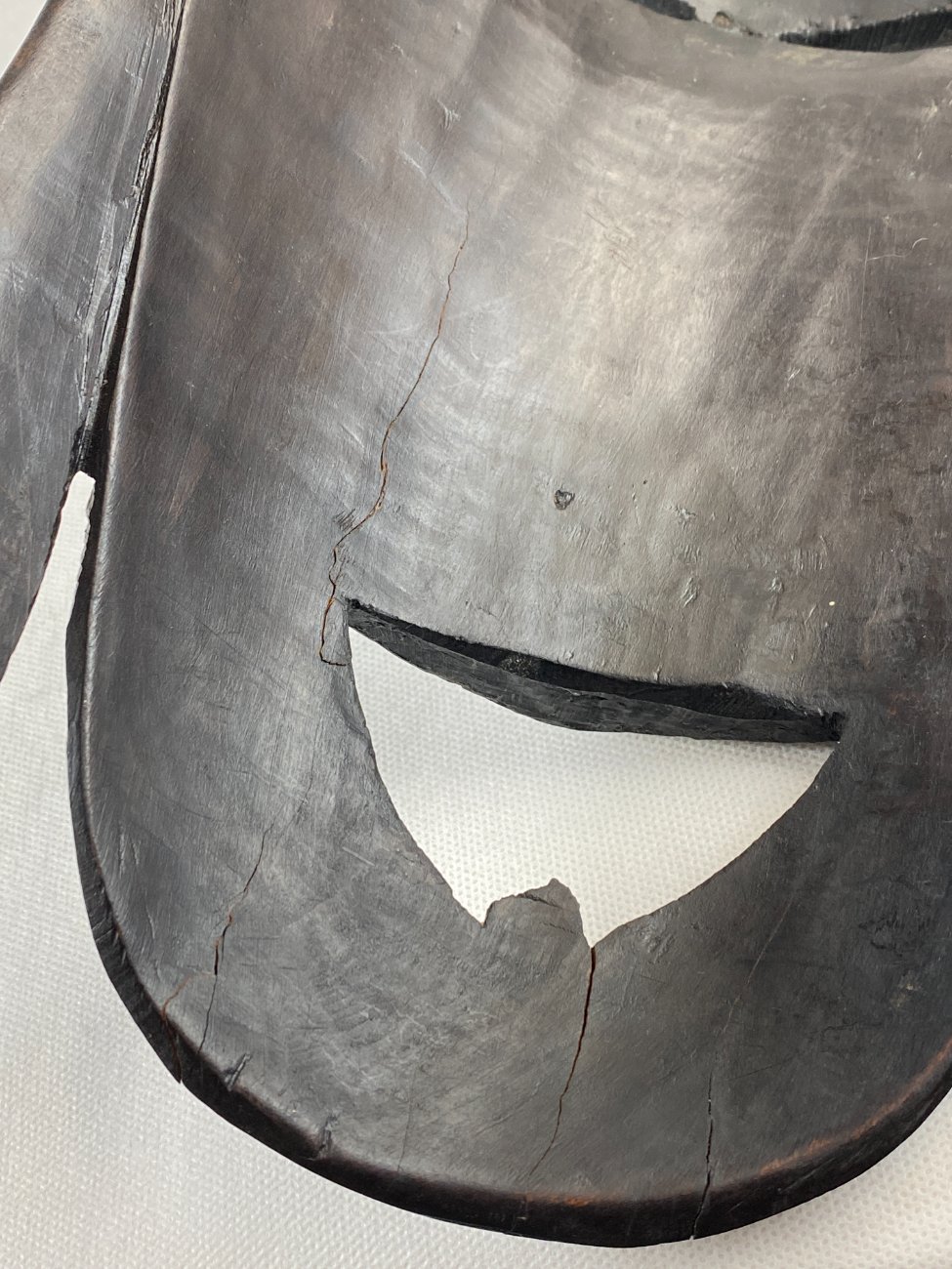 HN0153-interjero-ir-apdailos-detales-10 Medinė afrikietiška kaukė 9×21,5×50 cm