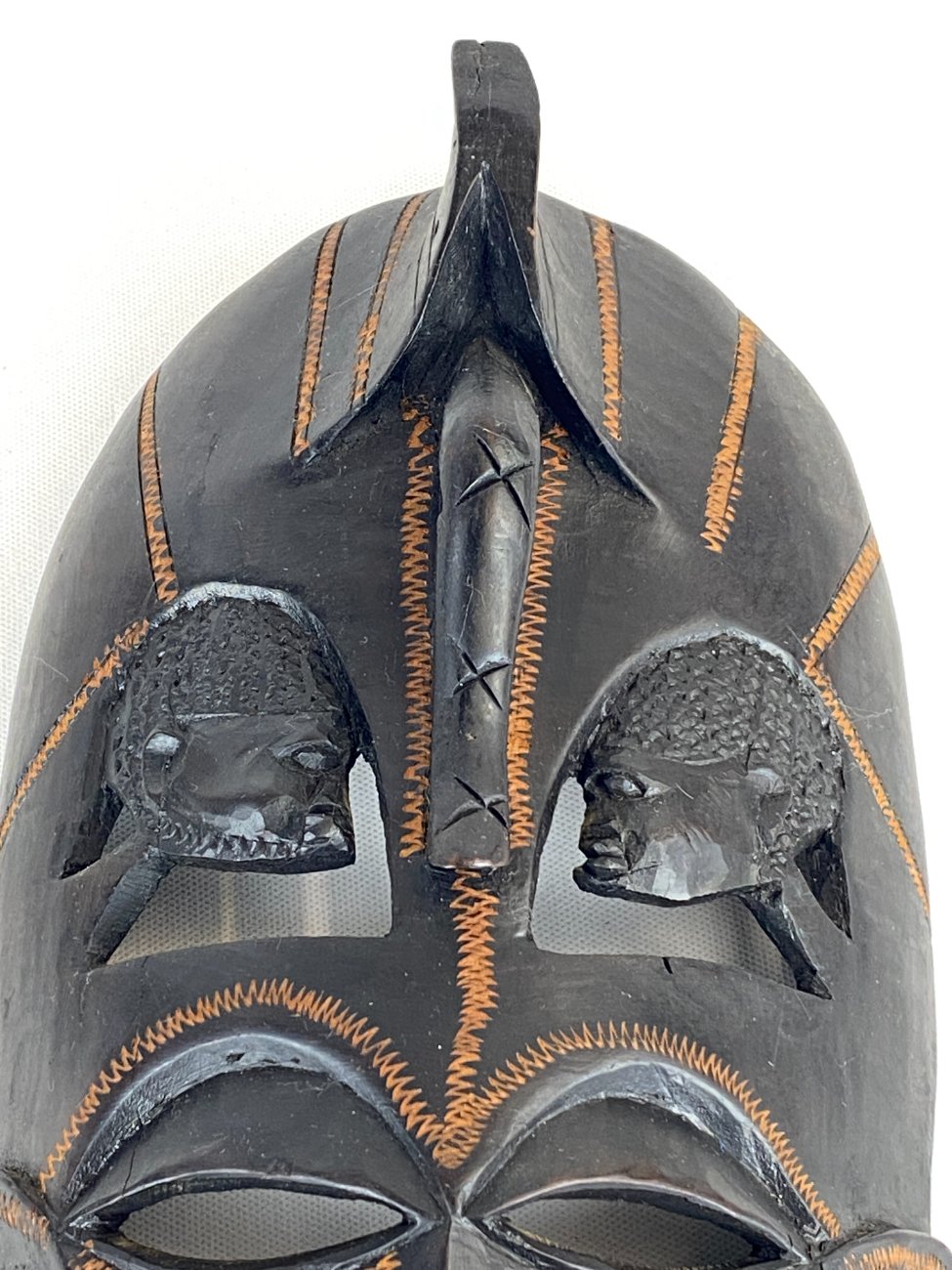 HN0153-interjero-ir-apdailos-detales-4 Medinė afrikietiška kaukė 9×21,5×50 cm