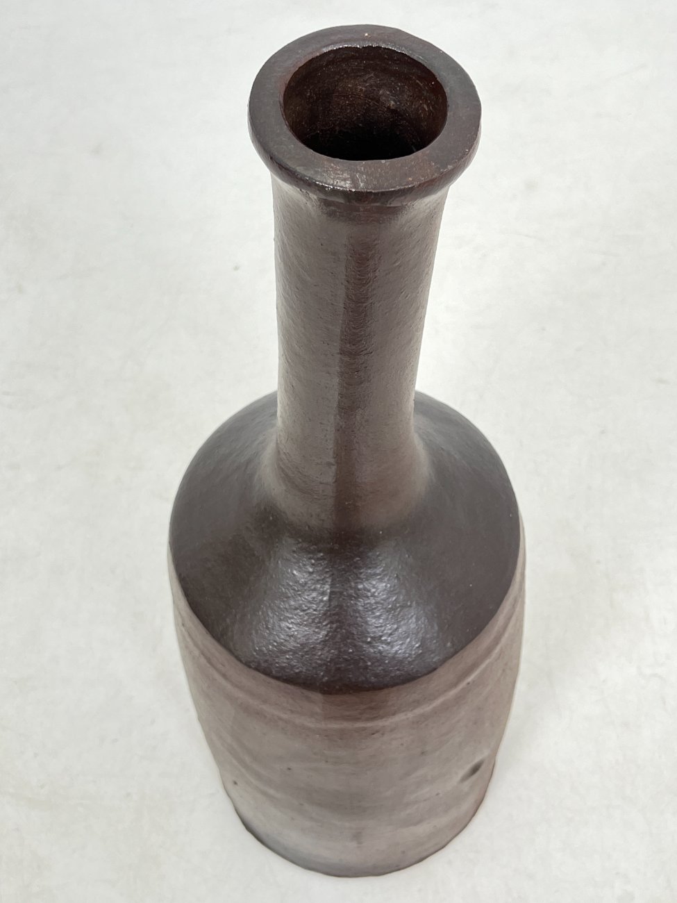 HN0156-vazos-3 Keramikinė rudos spalvos vaza 33x33x93 cm