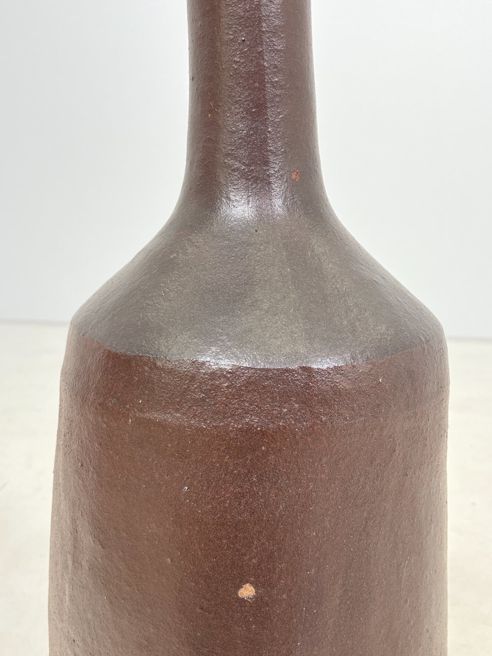 HN0156-vazos-7 Keramikinė rudos spalvos vaza 33x33x93 cm