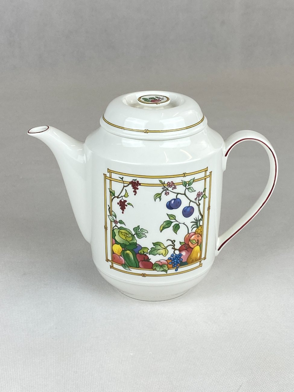 HN0169-arbatinukai-virduliai-1 Porcelianinis “Villeroy Boch” serijos “Mon Jardin” arbatinukas 1.1 l. 12x22x17 cm