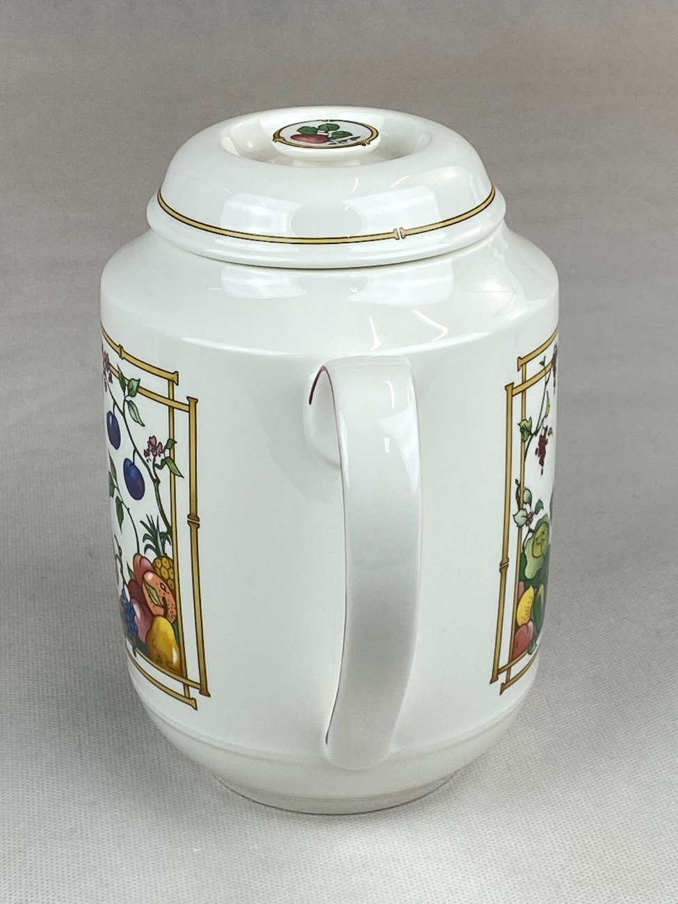 HN0169-arbatinukai-virduliai-4 Porcelianinis “Villeroy Boch” serijos “Mon Jardin” arbatinukas 1.1 l. 12x22x17 cm