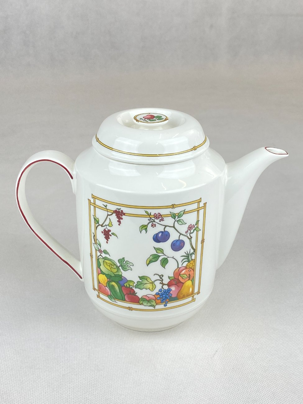 HN0169-arbatinukai-virduliai-5 Porcelianinis “Villeroy Boch” serijos “Mon Jardin” arbatinukas 1.1 l. 12x22x17 cm