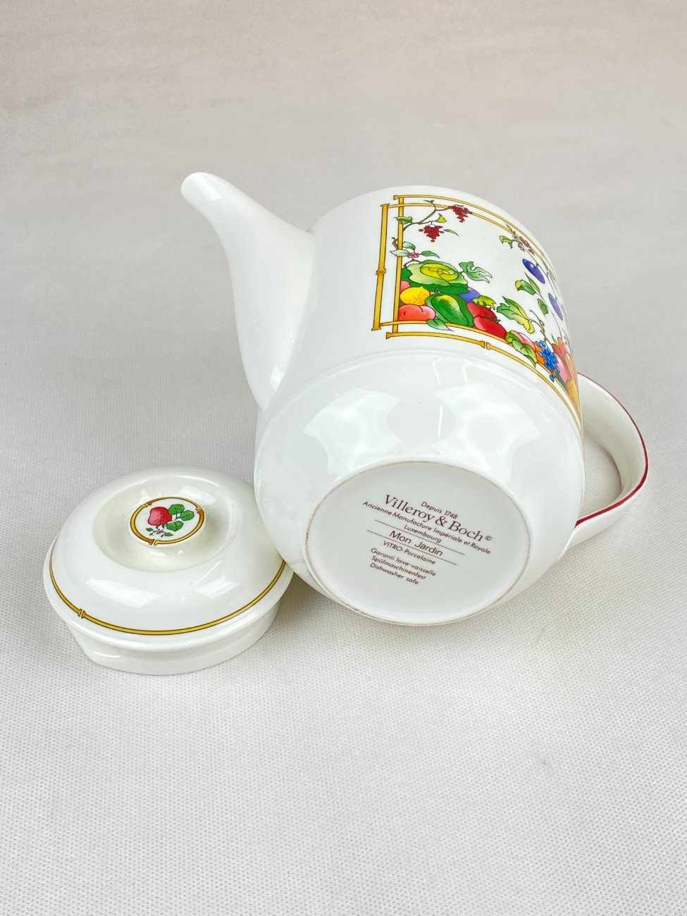 HN0169-arbatinukai-virduliai-6 Porcelianinis “Villeroy Boch” serijos “Mon Jardin” arbatinukas 1.1 l. 12x22x17 cm