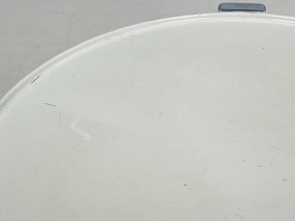 HN0176-stalai-7 Vintažinis plastikinis serviravimo staliukas ant ratukų 47,5×47,5×52,5 cm