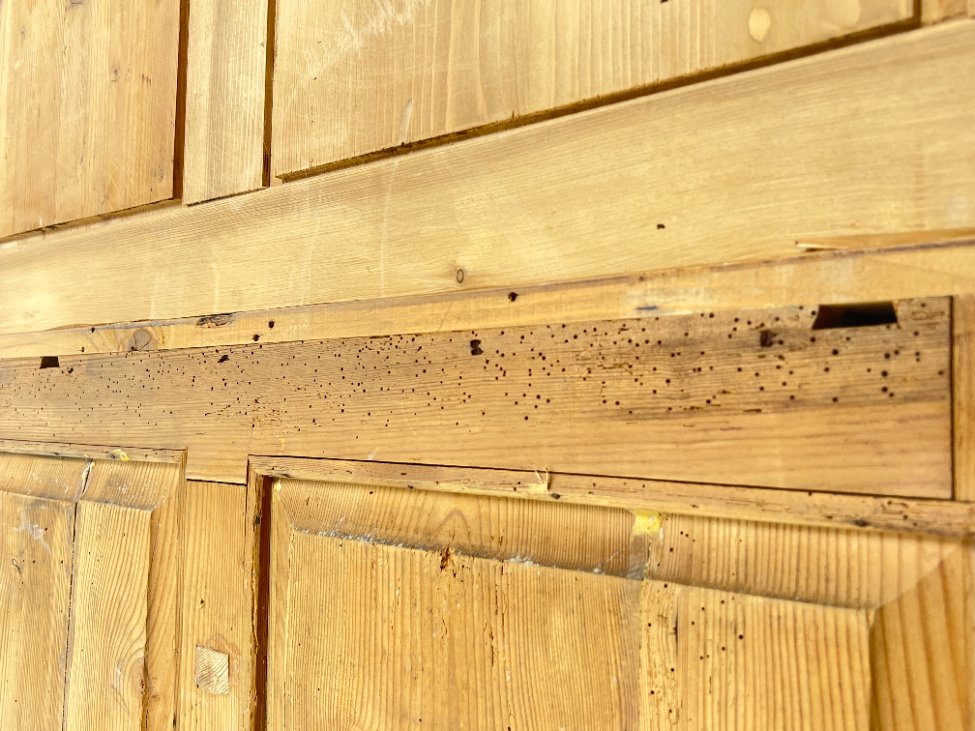 HN0180-bufetai-13 Pušies medžio bufetas 58,5x149x191 cm