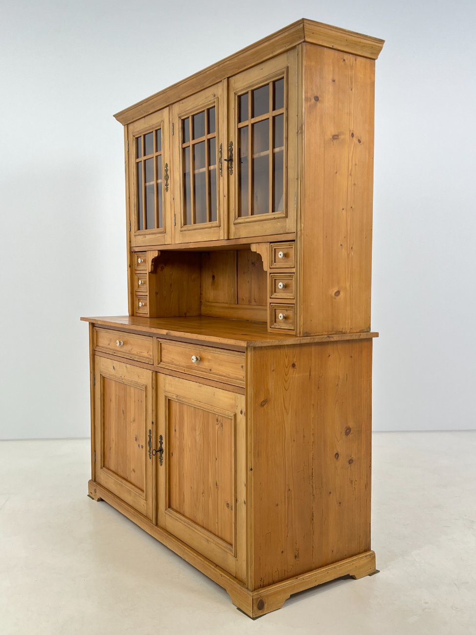 HN0180-bufetai-4 Pušies medžio bufetas 58,5x149x191 cm