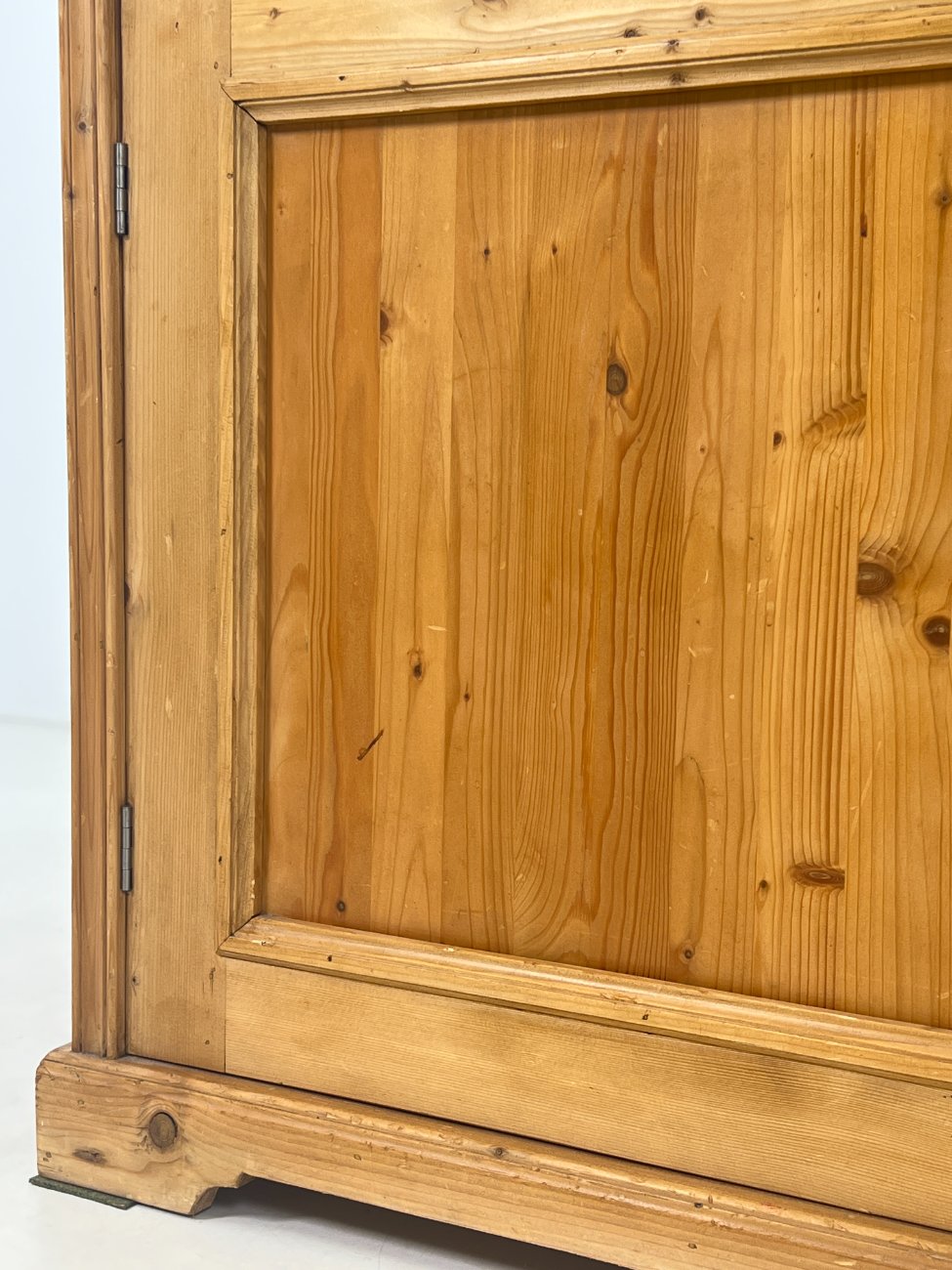 HN0180-bufetai-7 Pušies medžio bufetas 58,5x149x191 cm