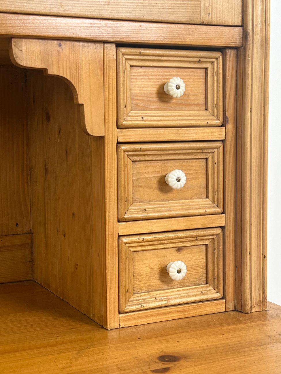 HN0180-bufetai-8 Pušies medžio bufetas 58,5x149x191 cm