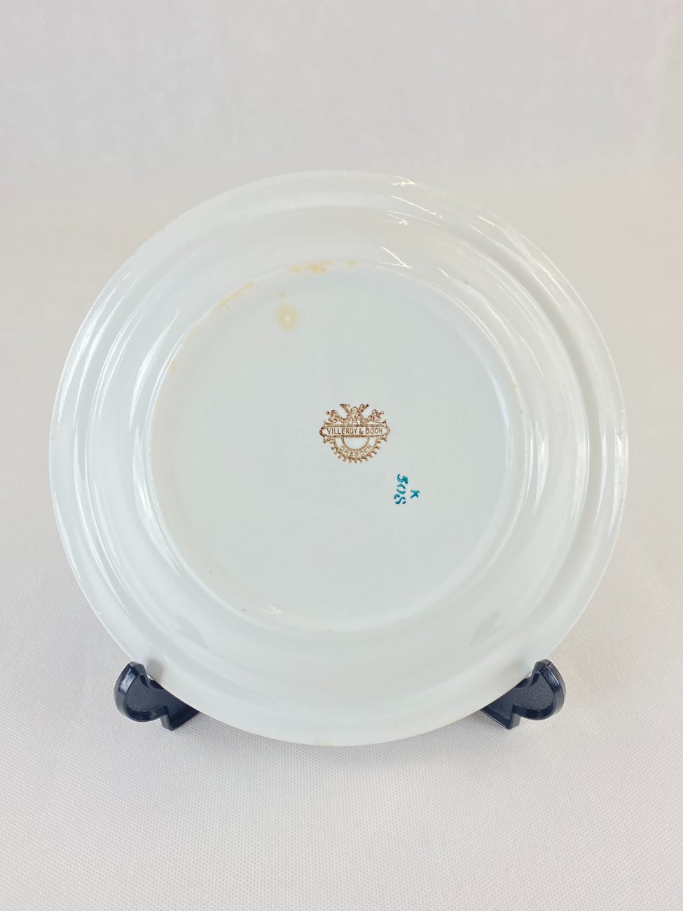 HN0212-puodai-dubenys-asociai-6 Porcelianinis “Villeroy Boch” apvalus dubuo 24,5×24,5×5 cm