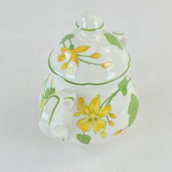 Porcelianinė “Villeroy Boch” serijos “Geranium” cukrinė 9×13,5×11,5 cm