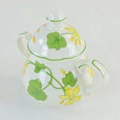 Porcelianinė “Villeroy Boch” serijos “Geranium” cukrinė 9×13,5×11,5 cm