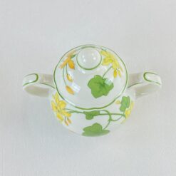 Porcelianinė “Villeroy Boch” serijos “Geranium” cukrinė 9×13,5×11,5 cm