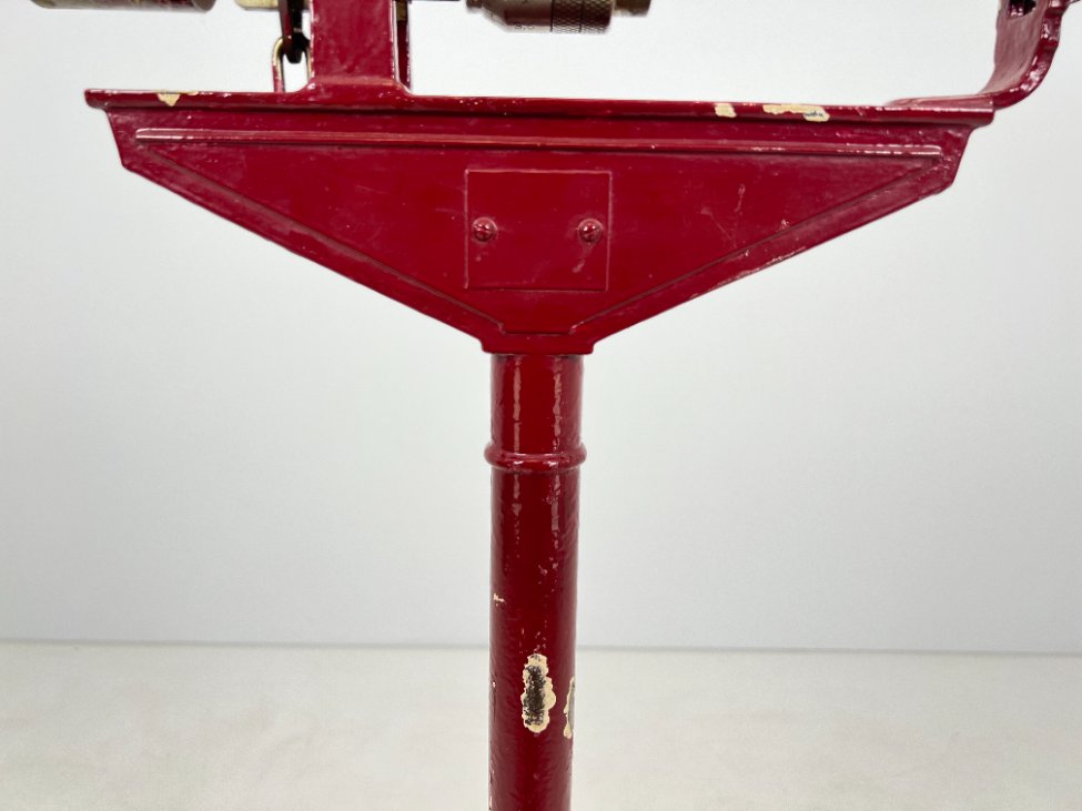 HN0219-svarstykles-12 Vintažinės, mechaninės svarstyklės iš ketaus ir metalo 58x44x143 cm