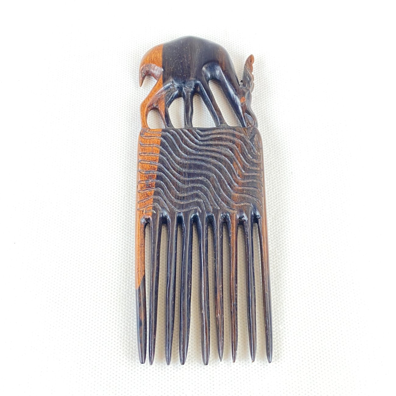 HN0242-vonios-prekes-0 Afrikietiškos medinės šukos su antilope 1×6,5×18 cm