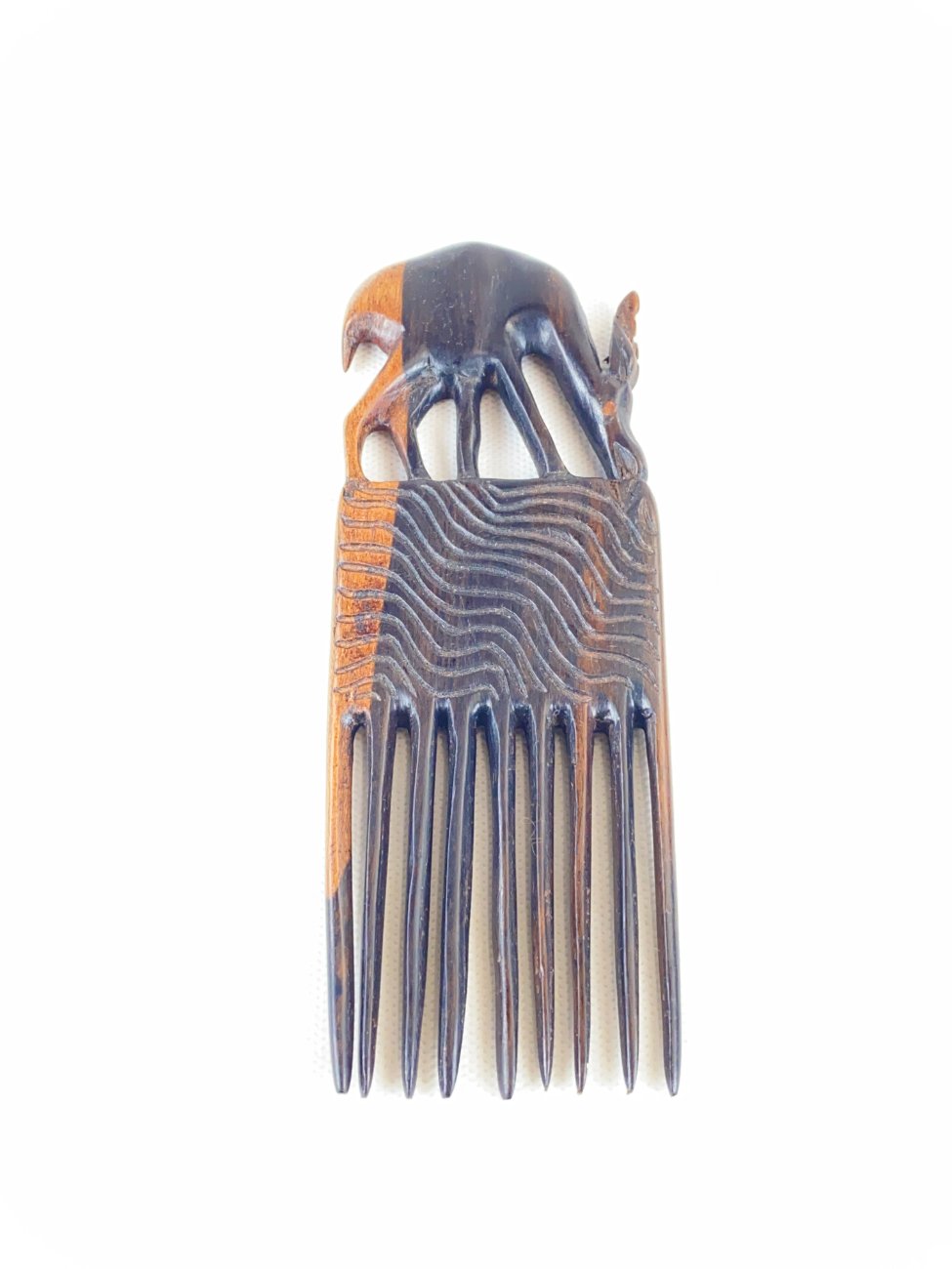 HN0242-vonios-prekes-1 Afrikietiškos medinės šukos su antilope 1×6,5×18 cm