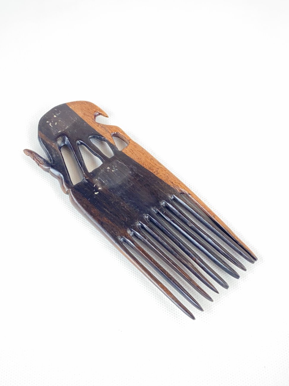 HN0242-vonios-prekes-6 Afrikietiškos medinės šukos su antilope 1×6,5×18 cm