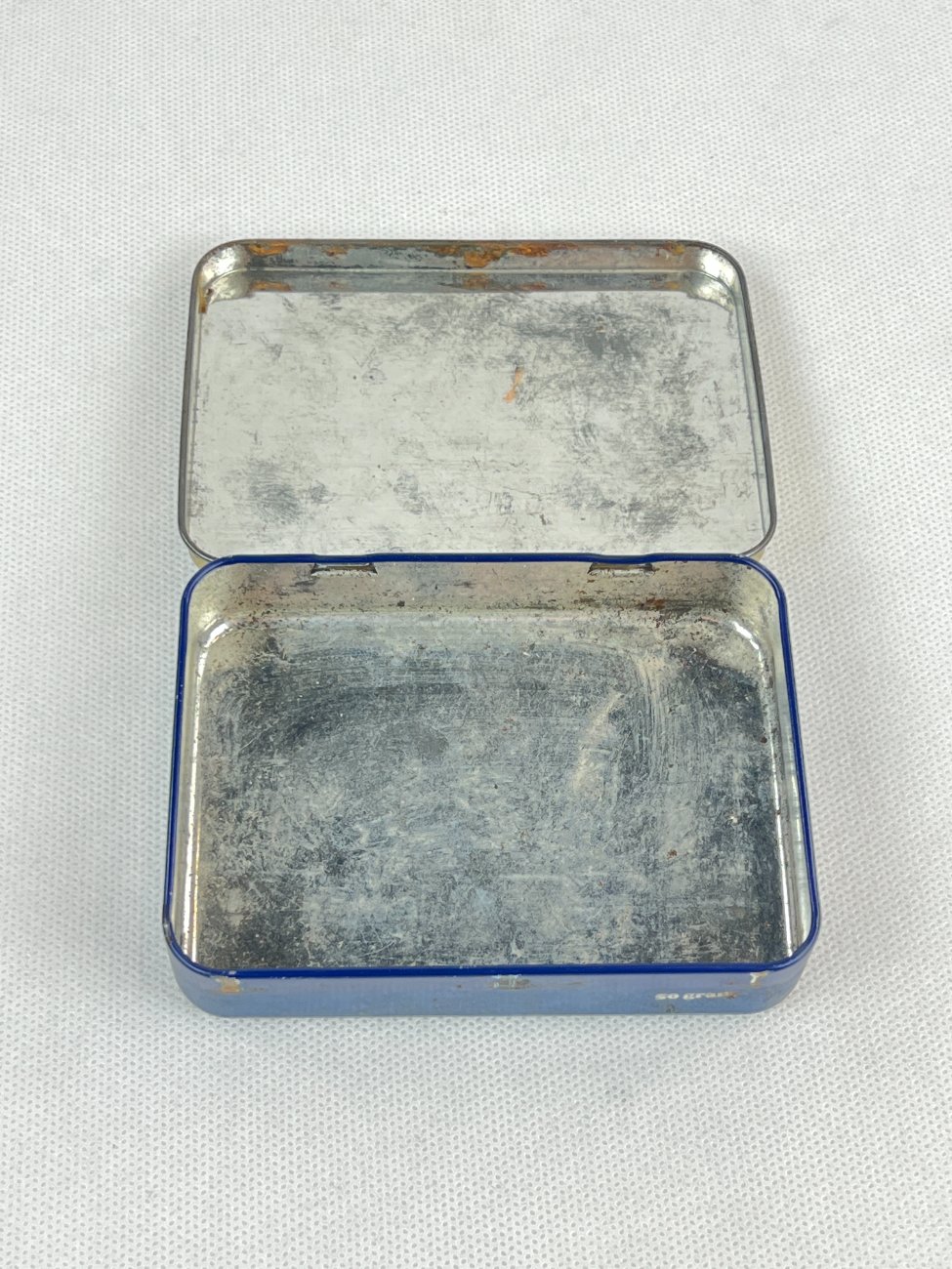 HN0287-dezutes-10 Vintažinė skardinė tabako dėžutė “Drum” 8x11x2,5 cm