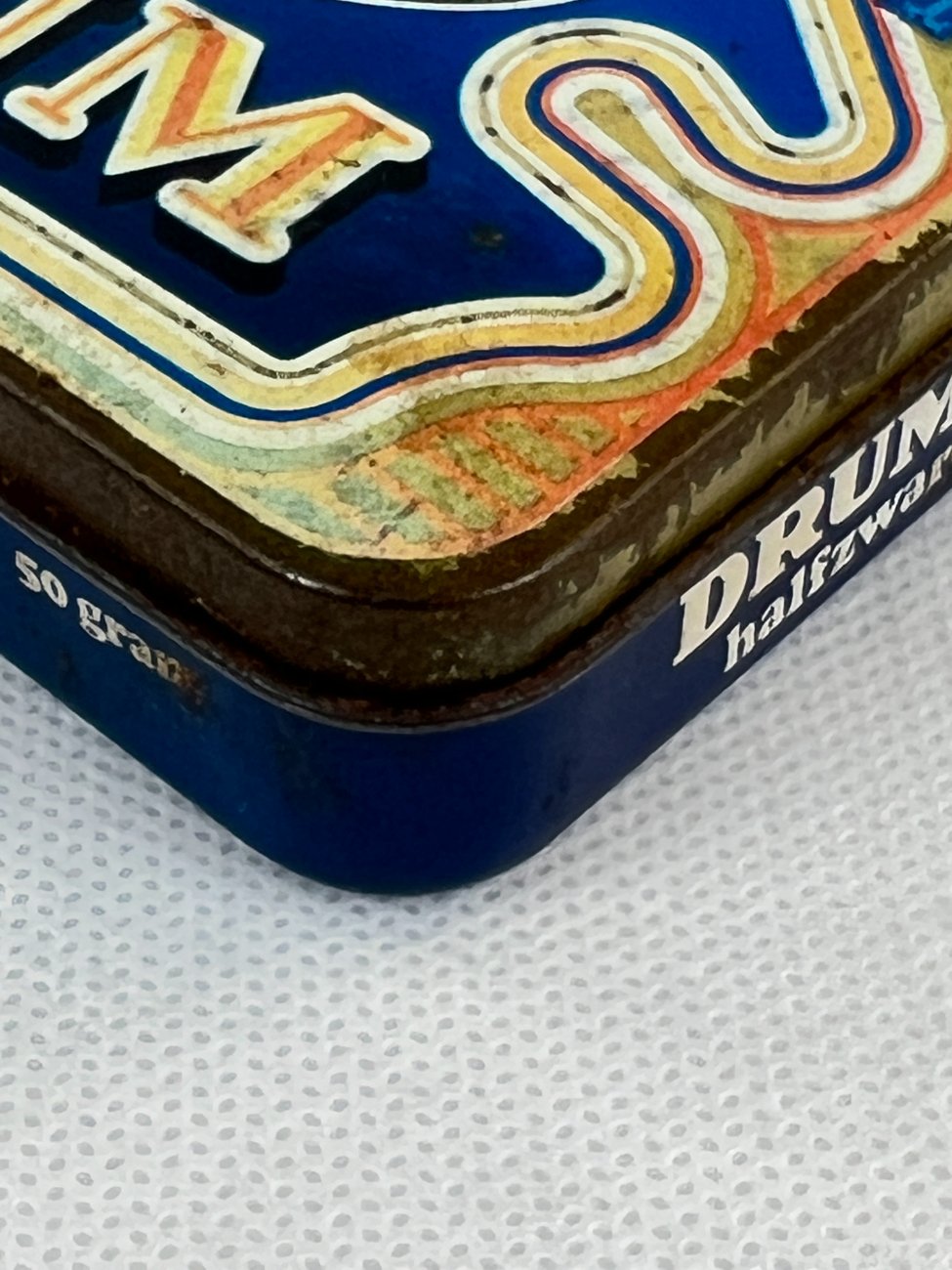 HN0287-dezutes-12 Vintažinė skardinė tabako dėžutė “Drum” 8x11x2,5 cm