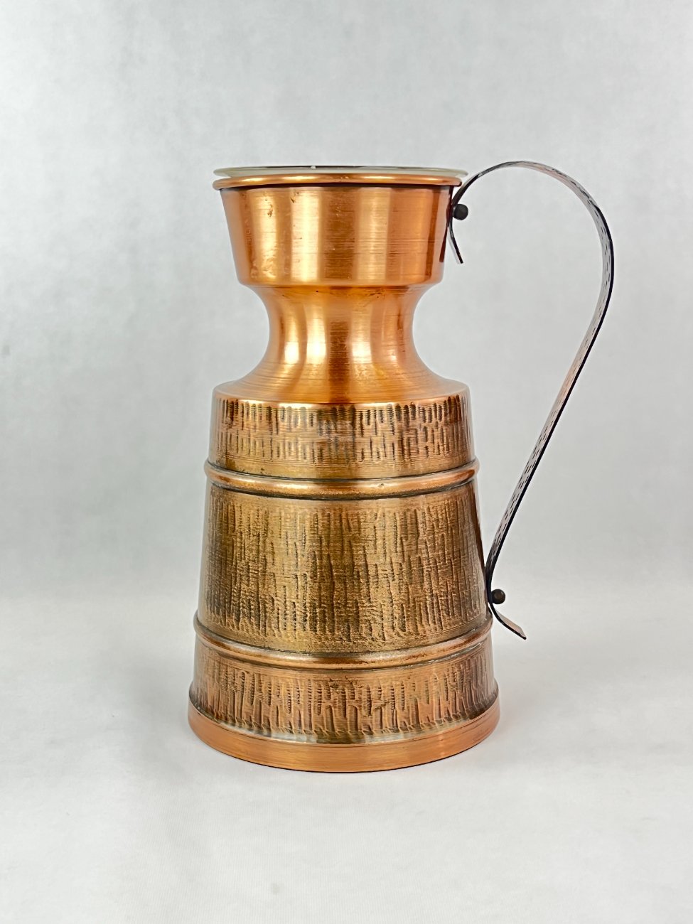 HN0289-metaliniai-indai-1 Varinis ąsotis su plastikiniu įdėklu 22,5x30x38,5 cm