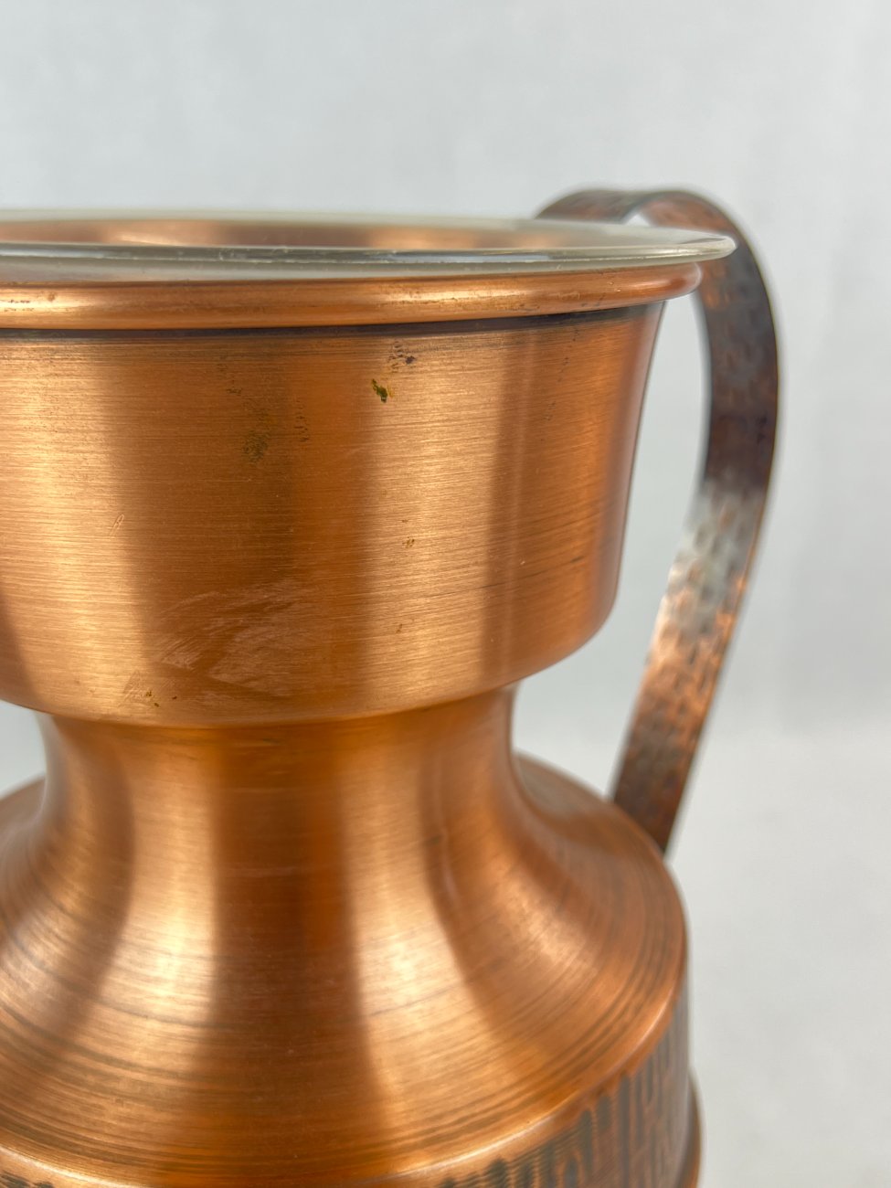 HN0289-metaliniai-indai-13 Varinis ąsotis su plastikiniu įdėklu 22,5x30x38,5 cm