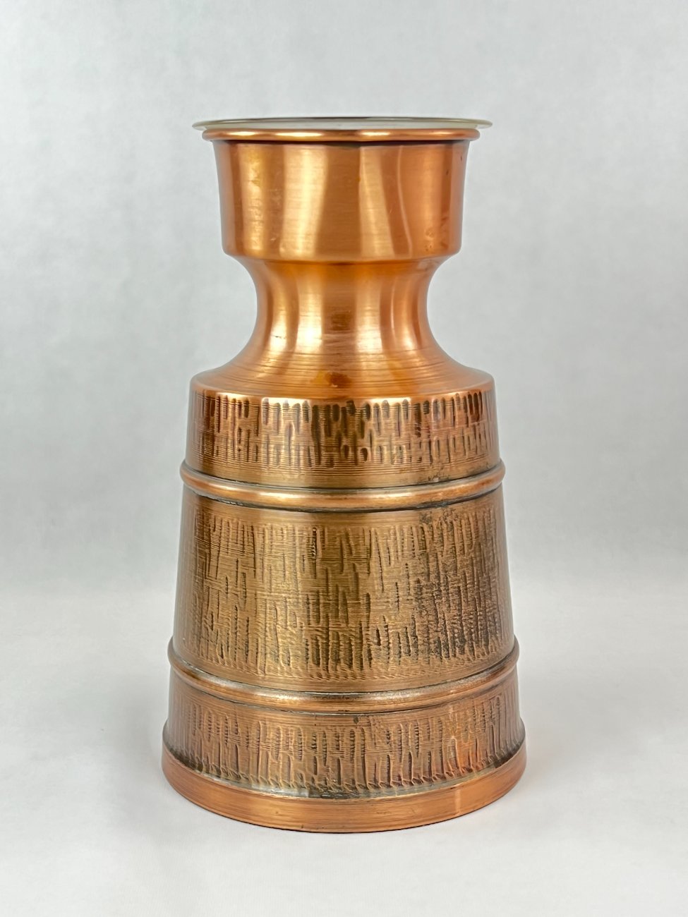 HN0289-metaliniai-indai-3 Varinis ąsotis su plastikiniu įdėklu 22,5x30x38,5 cm