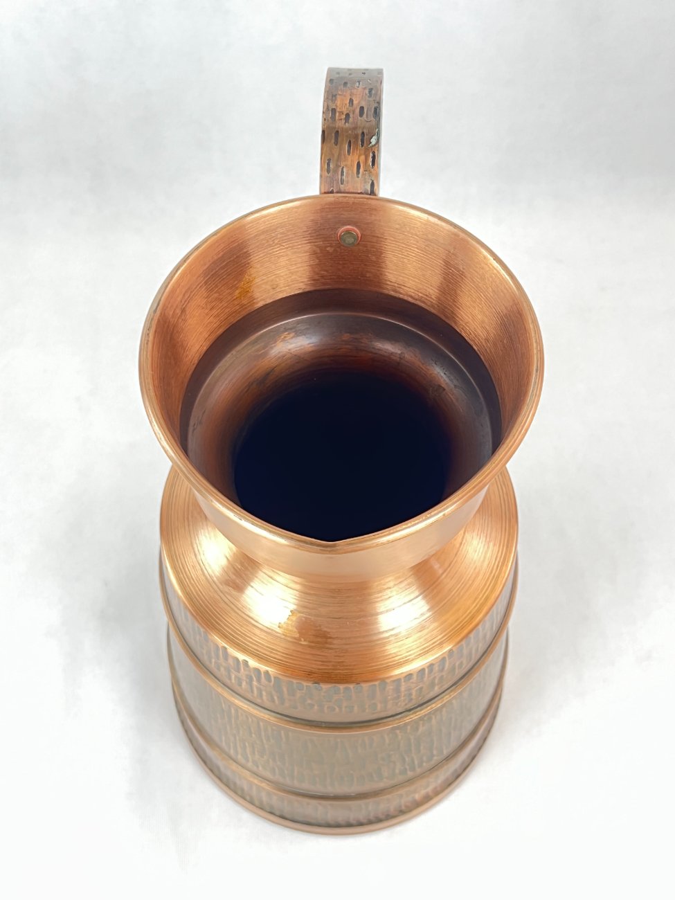 HN0289-metaliniai-indai-8 Varinis ąsotis su plastikiniu įdėklu 22,5x30x38,5 cm