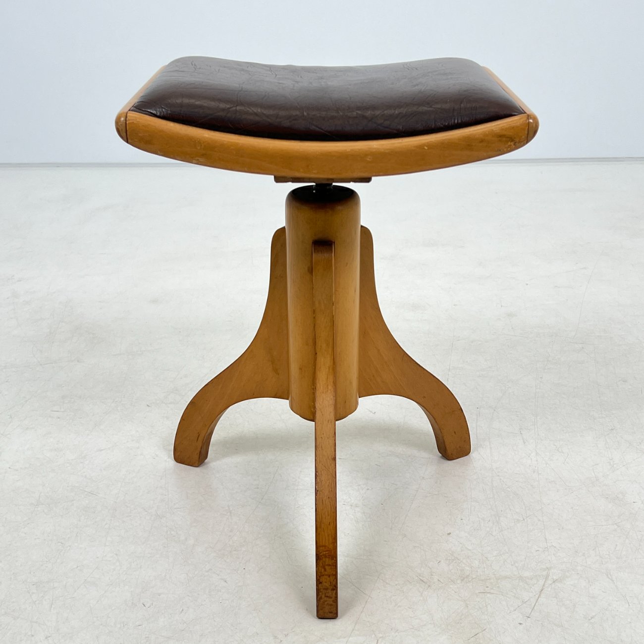 HN0301-kedes-0 Medinio rėmo reguliuojamo aukščio pianino kėdė su eko oda 44x44x49(+16) cm