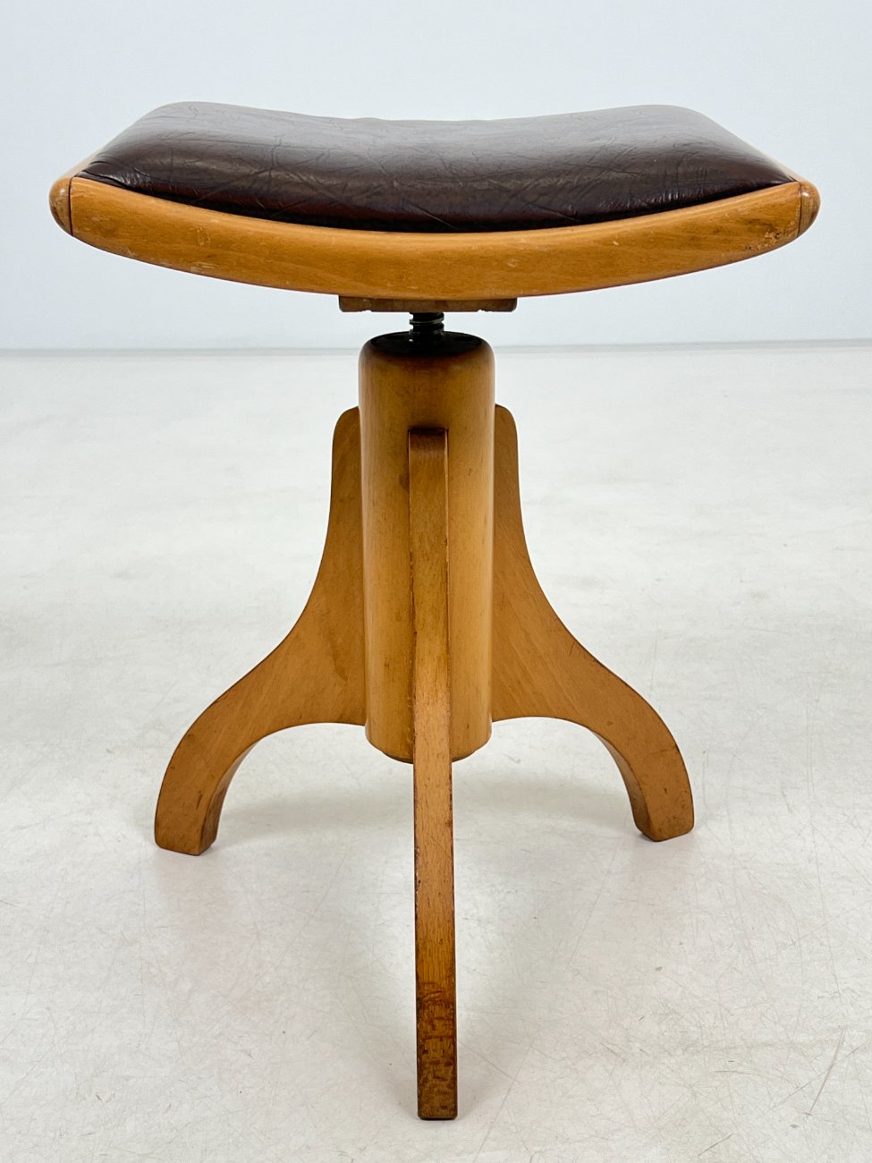 HN0301-kedes-1 Medinio rėmo reguliuojamo aukščio pianino kėdė su eko oda 44x44x49(+16) cm