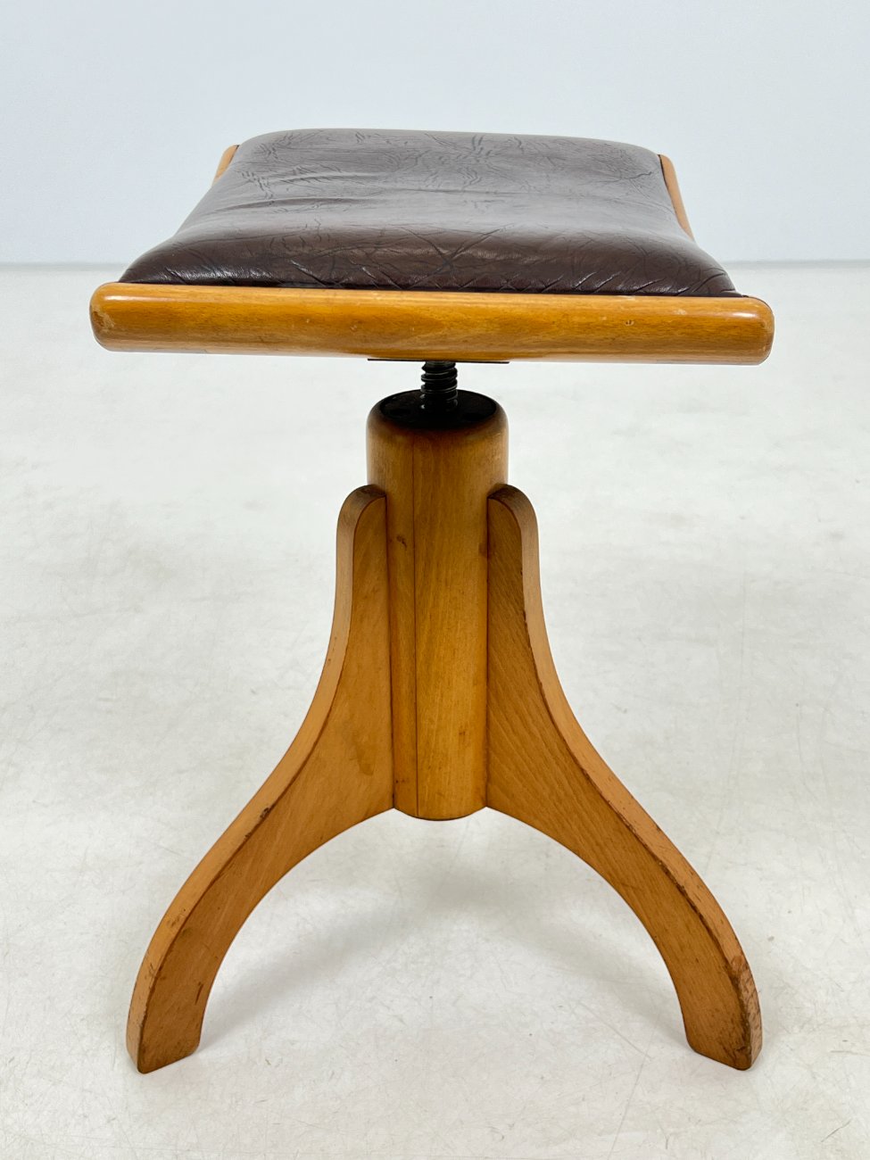 HN0301-kedes-3 Medinio rėmo reguliuojamo aukščio pianino kėdė su eko oda 44x44x49(+16) cm