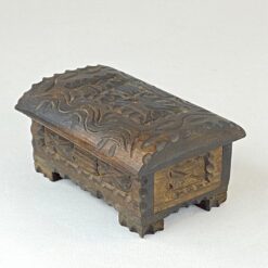 Medinė drožinėta dėžutė 11×15,5×8 cm