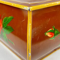 Skardinė dėžutė su rožių atvaizdais 22x29x11,5 cm